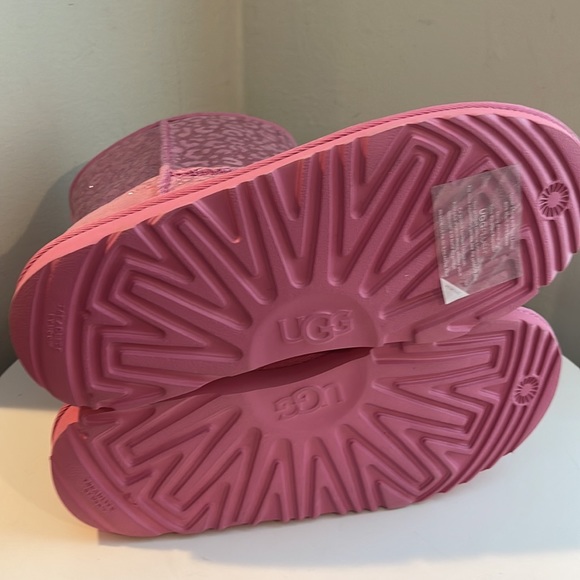 UGG Classic II Boot - Kids Authentic NEW - Picture 3 of 7